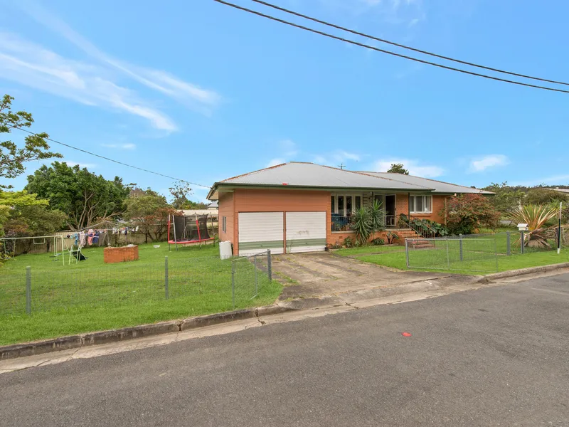 Renovate or Detonate - Potential for Duplex or Three Townhouses (STCA)