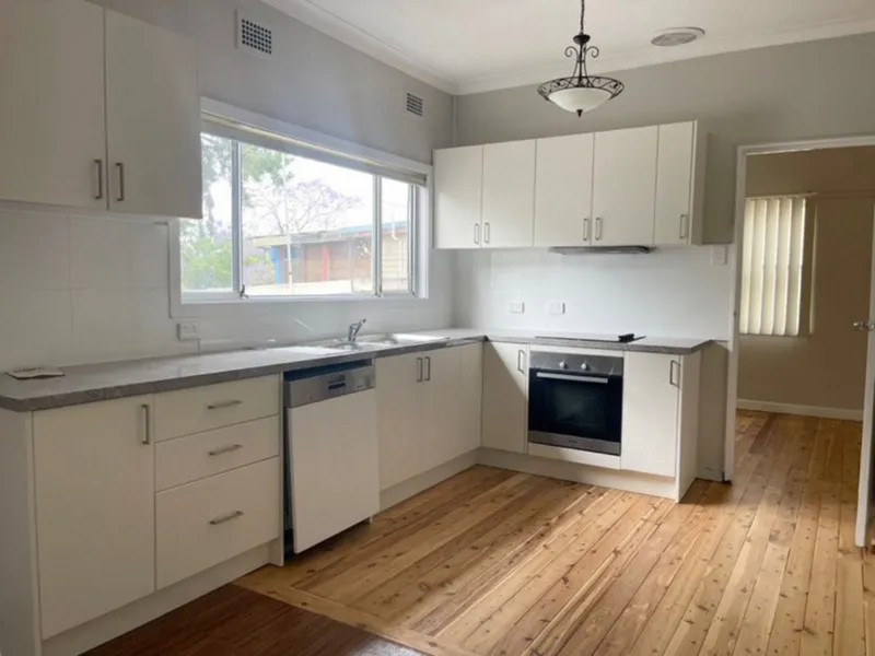 Updated family home with air-conditioning !