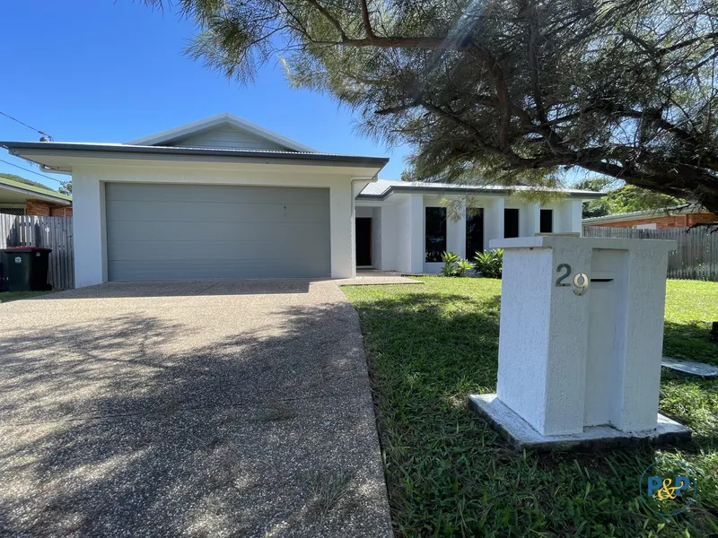 LARGE MODERN FAMILY HOME!