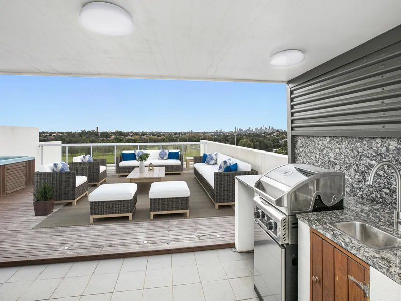 PENTHOUSE STYLE LIVING WITH BREATHTAKING VIEWS