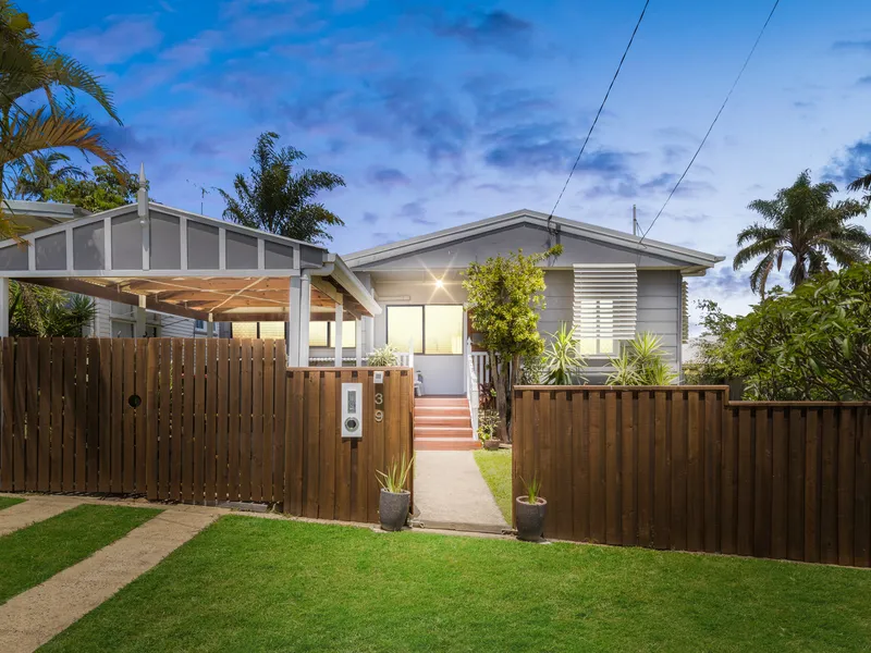 CALMING COASTAL HAVEN WITH CONTEMPORARY INTERIOR