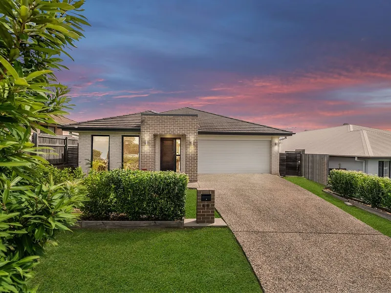 OPULENT METRICON BUILT CONTEMPORARY WARNER LAKES MASTERPIECE!!