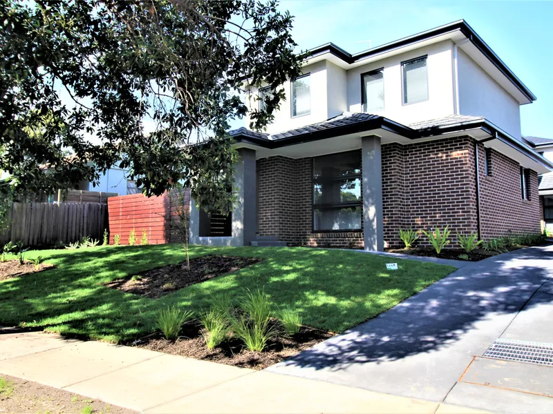 SPACIOUS 3 BEDROOM TOWNHOUSE
