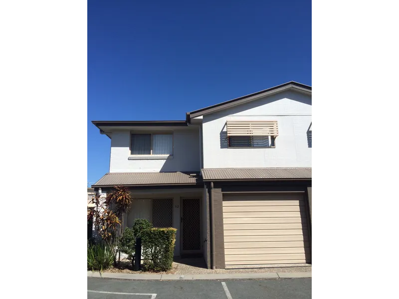 Townhouse for Sale – in great location.  Great buy for first owners into the market. Close to schools, beach, shopping and transport!