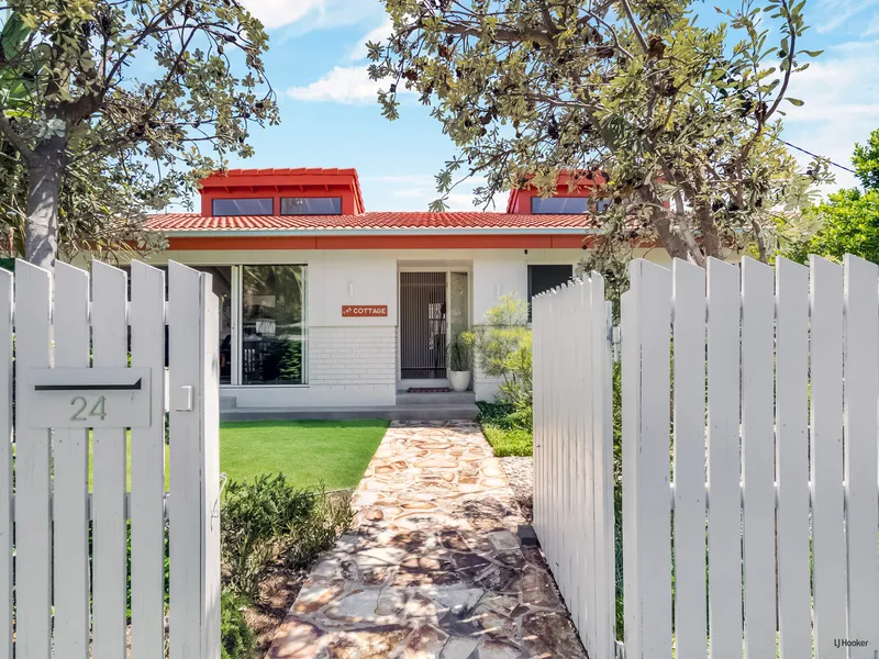 FOUR BEDROOM ARCHITECT DESIGNED HOME WITH POOL
