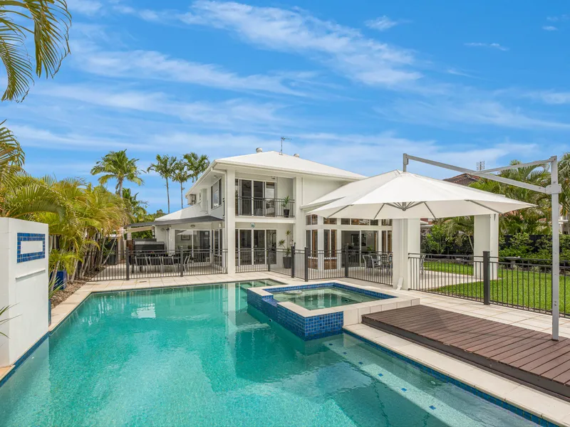 Carefree Luxurious Family Entertainer in an Enviable Location