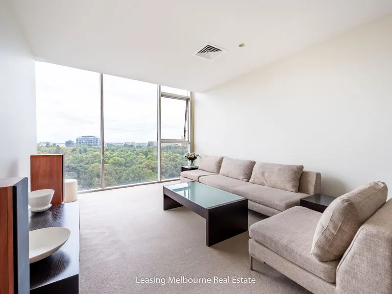 UNINTERRUPTED VIEWS OVER TREASURY GARDENS