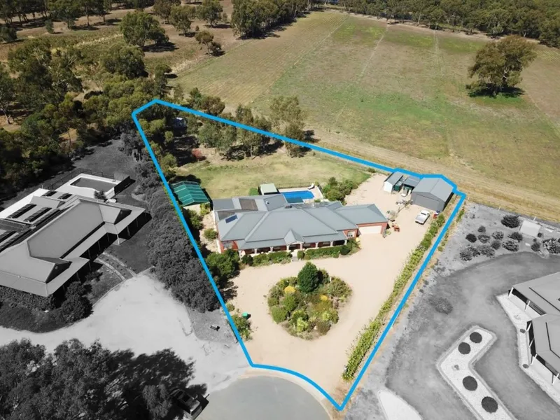 LIFESTYLE PROPERTY IN TOWN