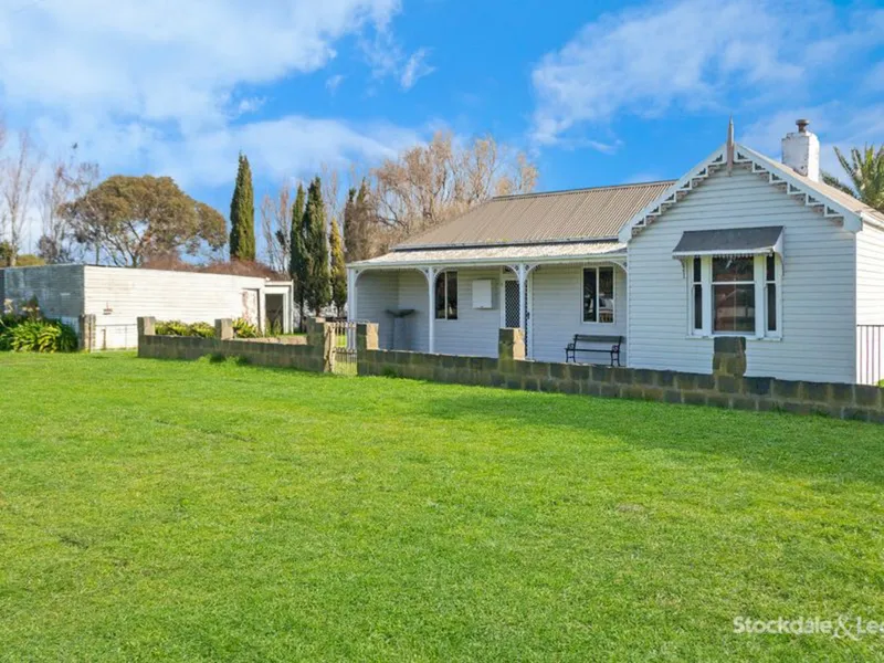 Cottage Style Home on Approximately 1 Acre!