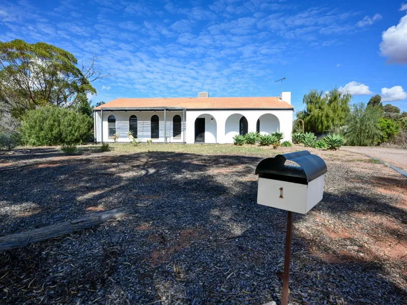 Affordable large family living on a HUGE Pt Augusta Westside allotment