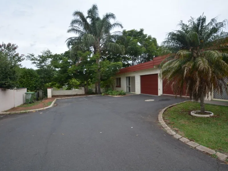 $765 Per Week... Sensational Triplex In Sought After Centenary Heights