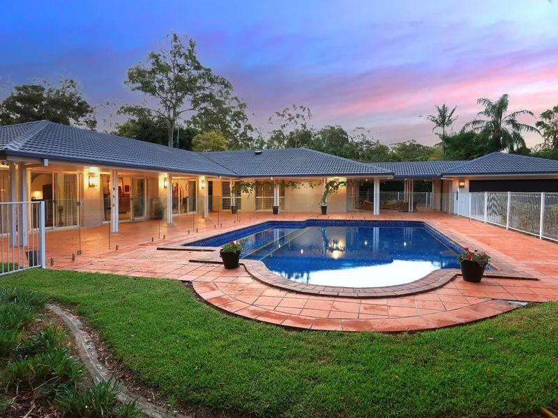 PEACEFUL COUNTRY LIVING IN THE HEART OF HELENSVALE
