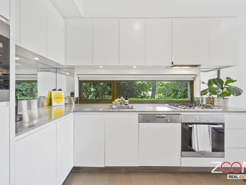 MODERN ONE BEDROOM APARTMENT IN FOREST LODGE