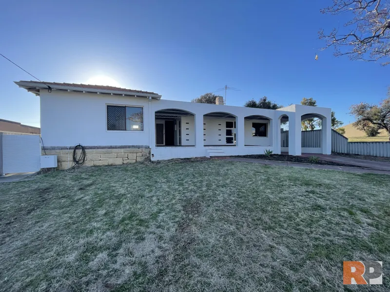 FAMILY LIVING WITH CITY VIEWS !!