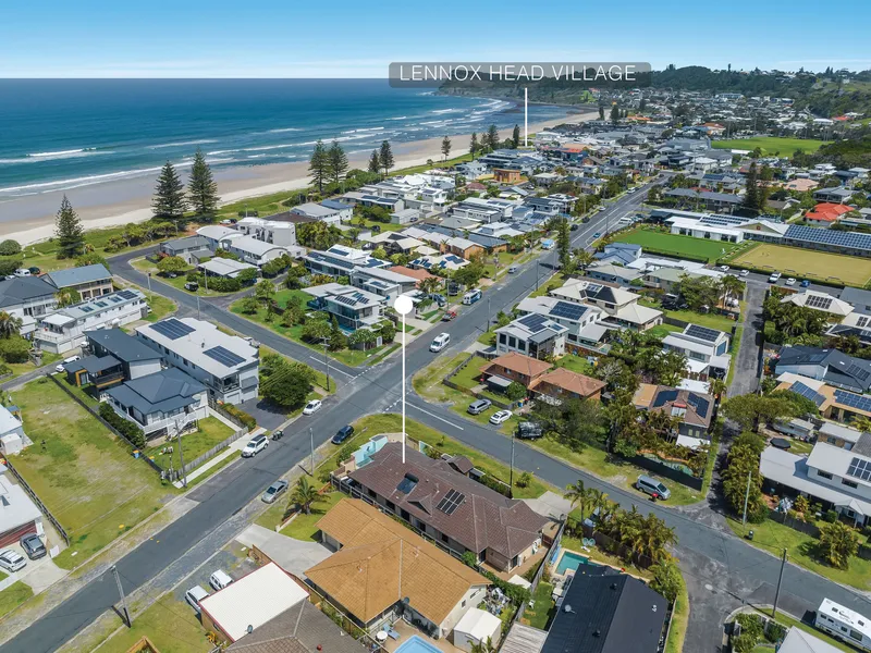 Free-standing House Only 150m To The Beach