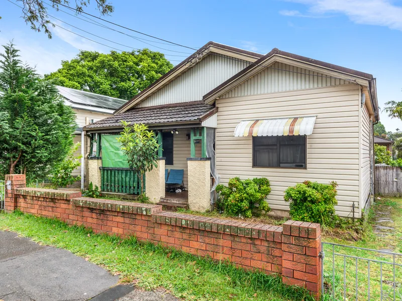 Well Located Three Bedroom Cottage Home - Central Location