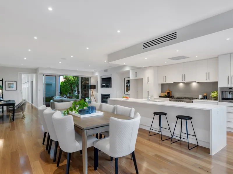 Contemporary Luxury On City-Fringe