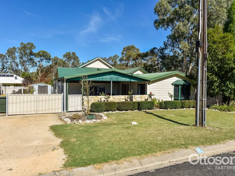 Neat and Tidy Close to Town.