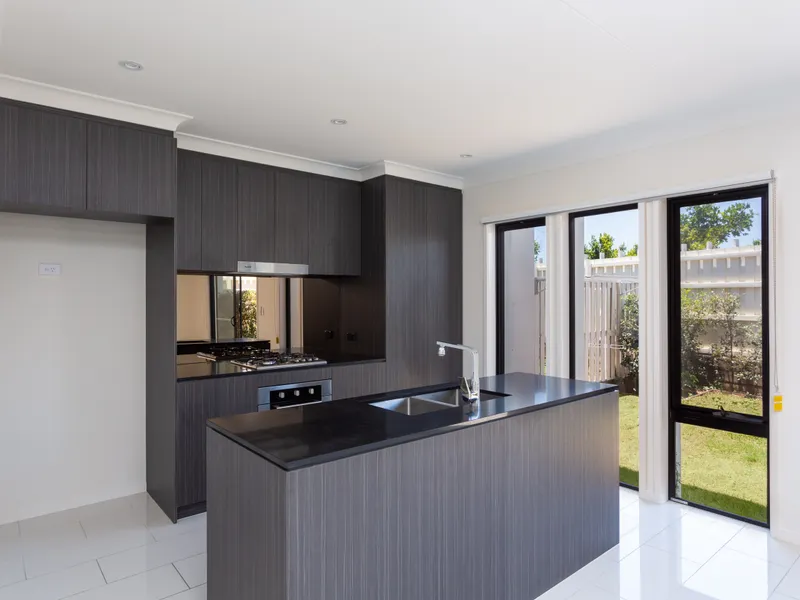 FANTASTIC 3 BEDROOM HOME IS AVAILABLE FOR RENT IN MARINA QUAYS BLVD HOPE ISLAND