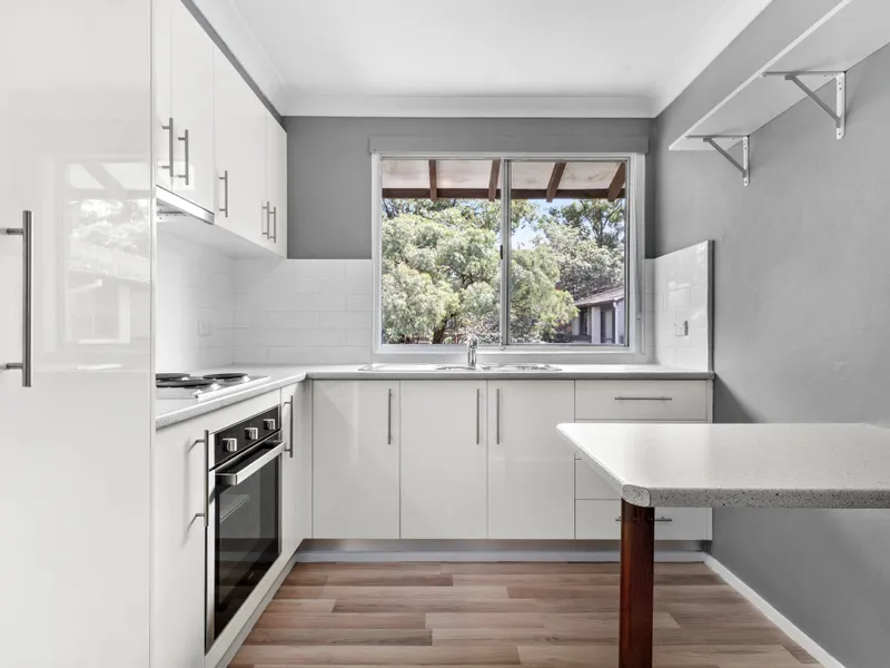 Renovated Top floor apartment with leafy outlook