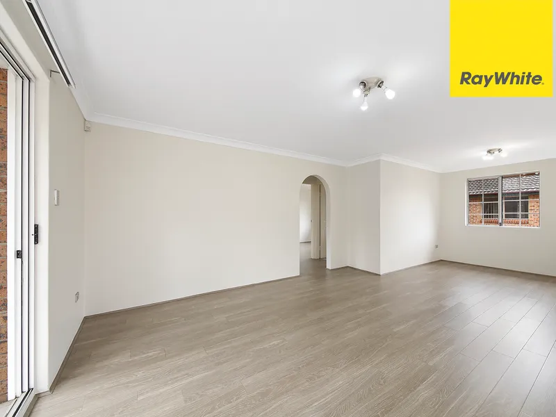 REFURBISHED TOP FLOOR APARTMENT IN POPULAR LOCATION