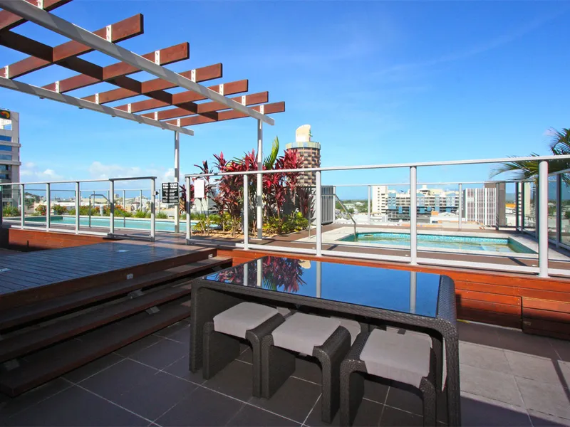 ALL ABOUT THE VIEWS- AMAZING CITY APARTMENT!