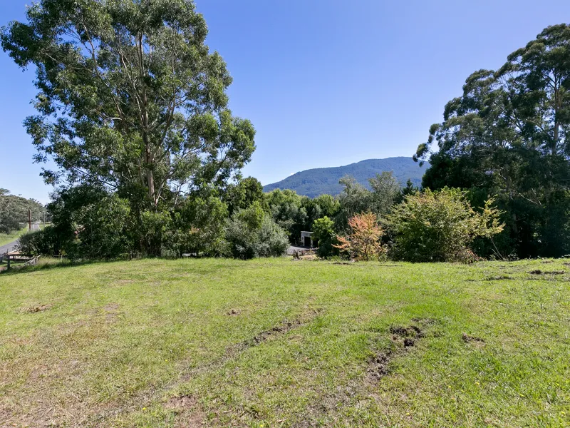 GREAT VIEWS AND IDEALLY POSITIONED