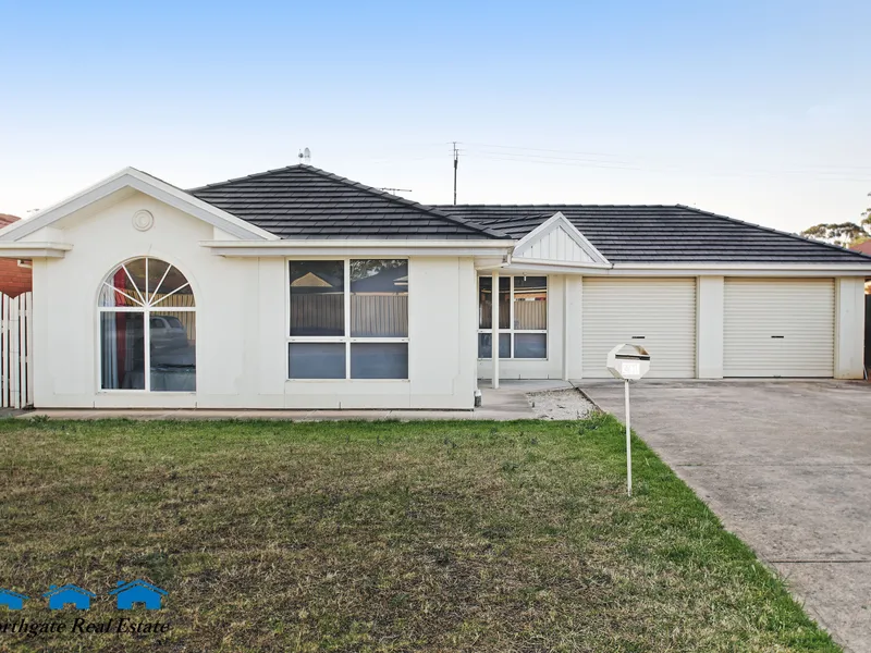 Contact the agent to arrange a private inspection.  (SANJAY : 0425270101)