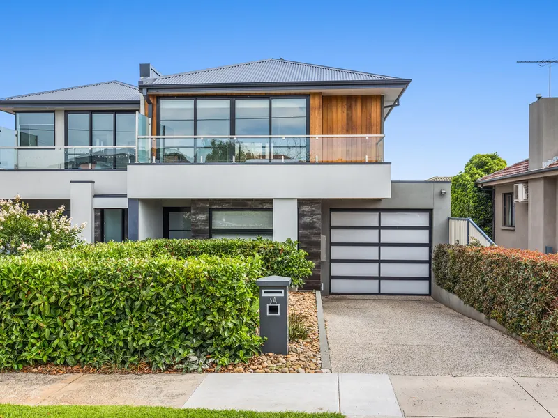 FULLY FURNISHED TOWNHOUSE, ULTIMATE LUXURY THROUGHOUT 