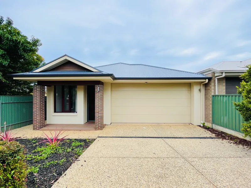 STUNNING 3 BEDROOM FAMILY HOME - 2 LIVING + STUDY!!