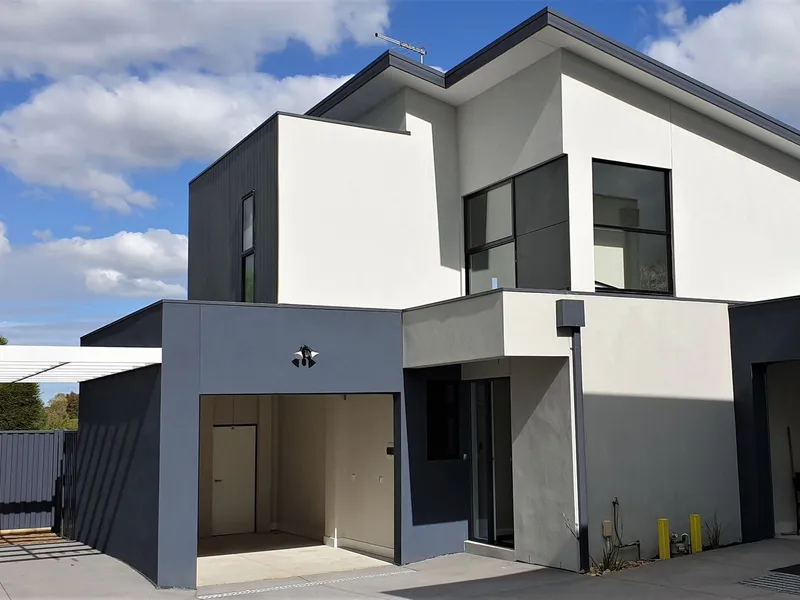 Luxury townhouse living in the heart of Springvale!