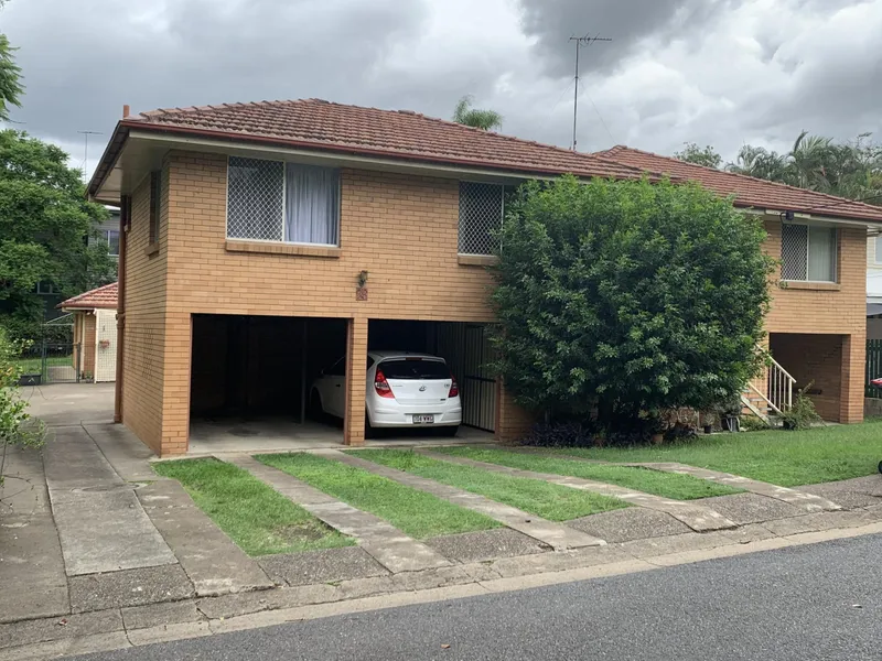 BEST LOCATION IN COORPAROO