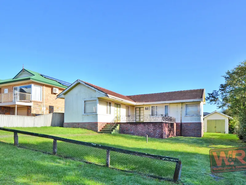 RARE EARTH 1.2KMS FROM BEACH