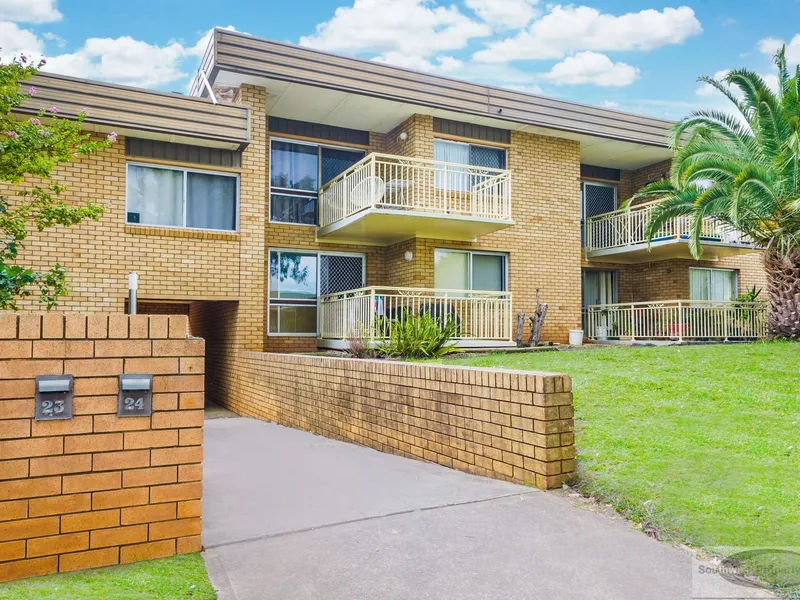 CAMPBELLTOWN - LOCATION. DUAL INCOME & SEPARATE TITLE.
