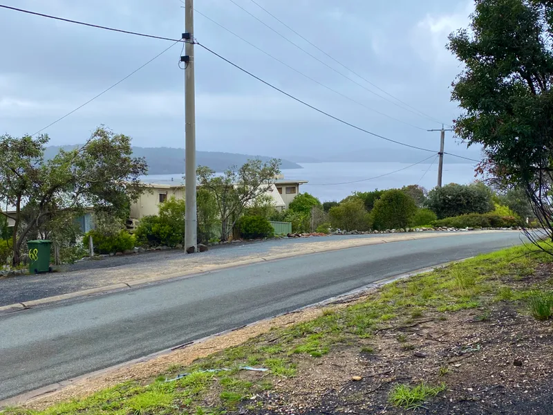 65 Karbeethong Avenue