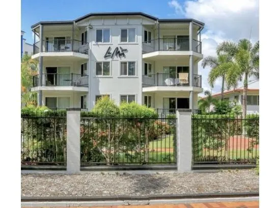 Comfortable furnished Esplanade apartment just across road to swimming beach