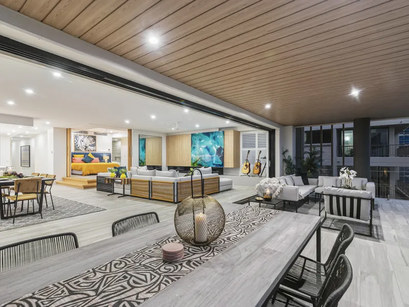 Generous 366M2 whole floor apartment in luxury beachfront building