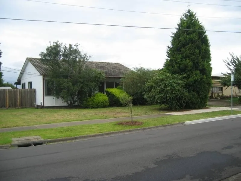 SPOTLESS, CLEAN 3 BEDROOM HOUSE