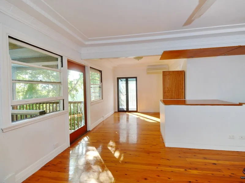 Five bedrooms house at Taringa blue chip’s location