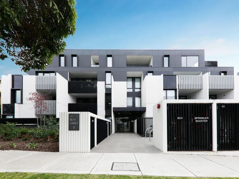 Modern 3 Bedrooms Apartment within McKinnon School Zone 