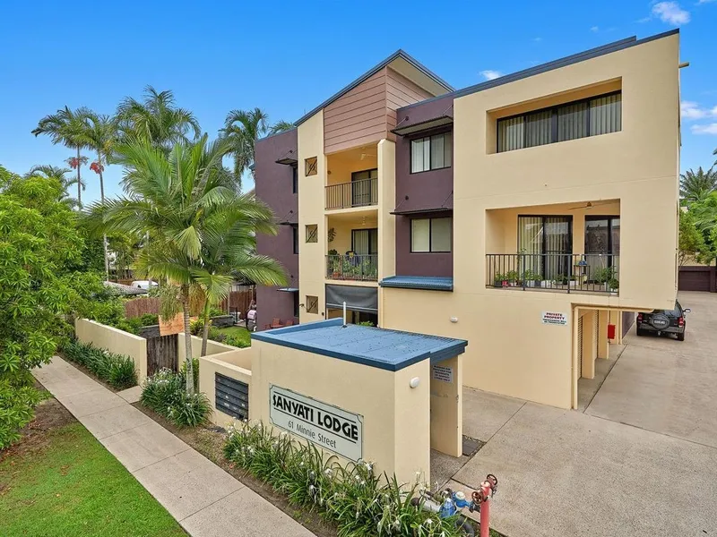 Spacious 2 bedrooms plus office/gaming room close to town