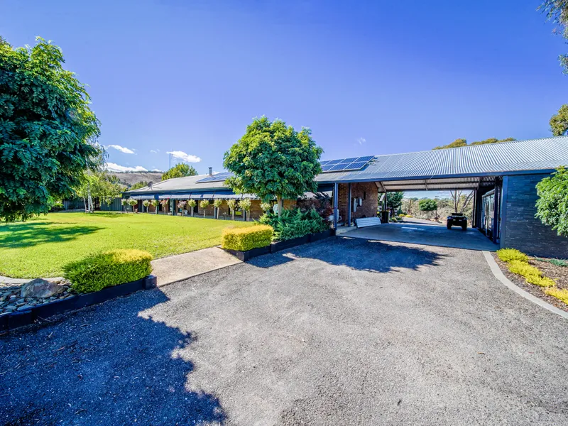 'Rocky Rises' a picture perfect family home!