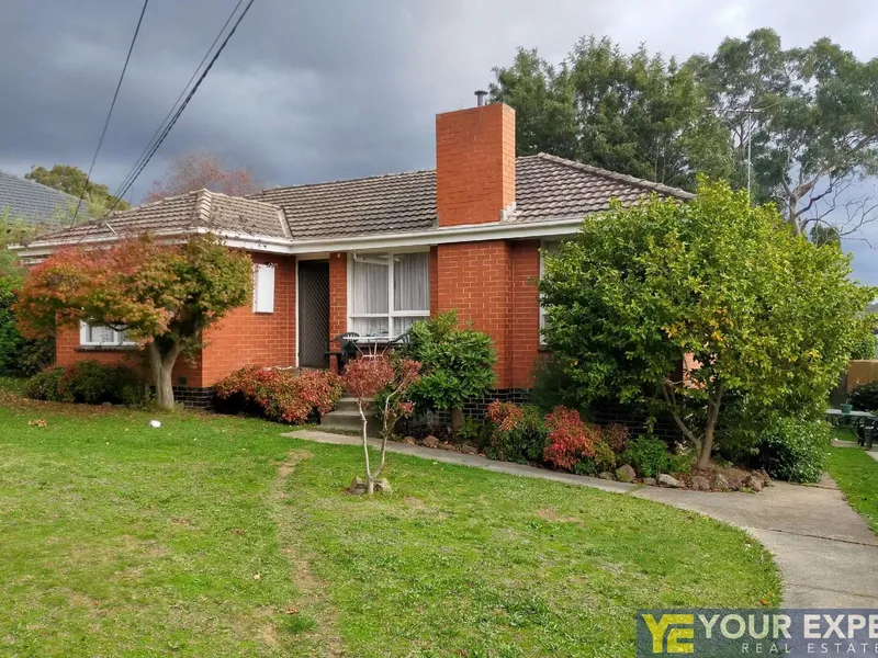 Family Home in a Quiet Street with Hill Views!