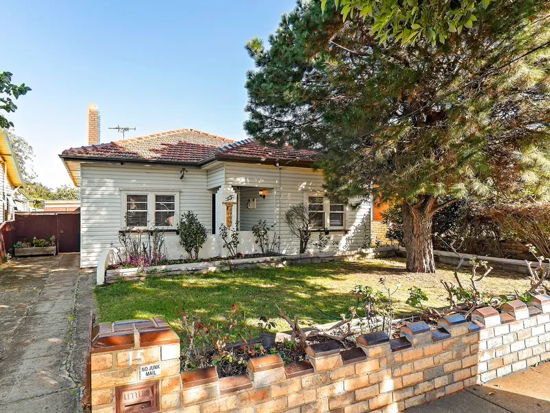 Prime location with Art Deco features