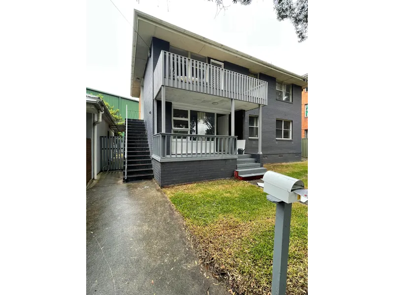 NEAT AND TIDY 3 BEDROOM UNIT WITH GARDEN