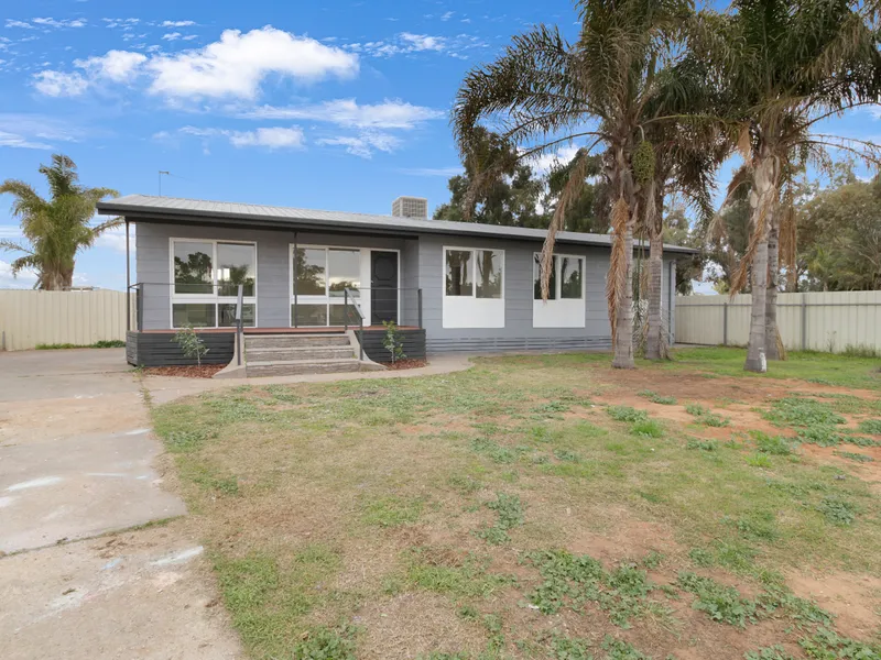 Contemporary and cozy family residence situated in a convenient location.