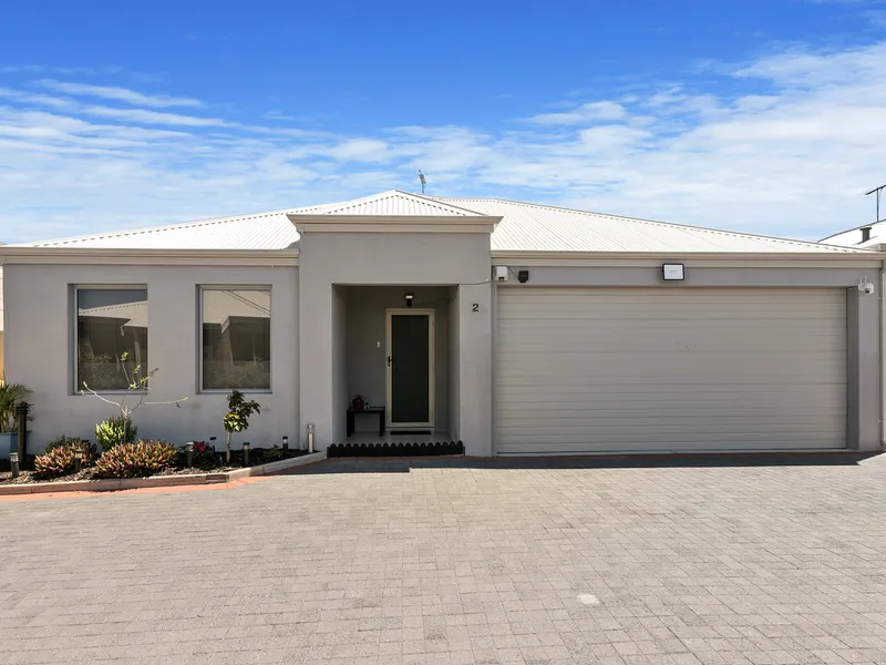 BEAUTIFULLY PRESENTED VILLA IN A ULTRA CONVENIENT LOCATION!