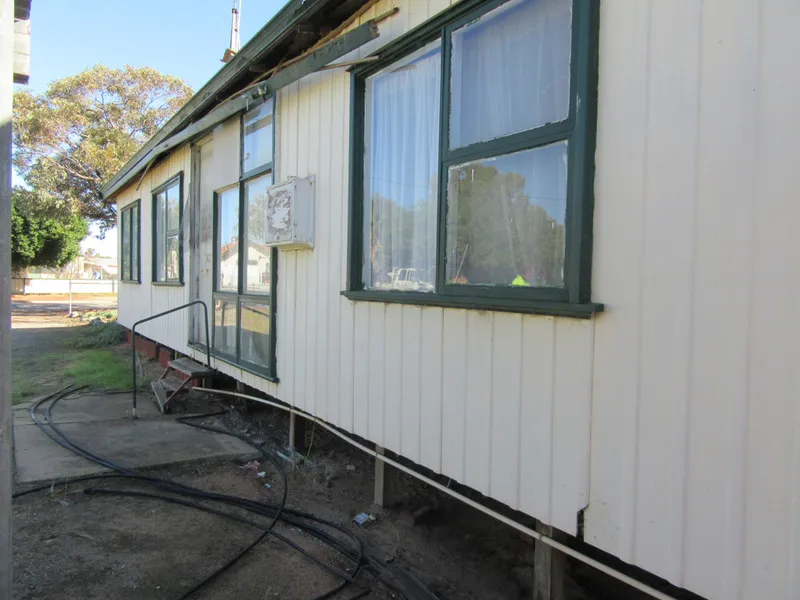8 Newman Street, Carnamah - $20,000