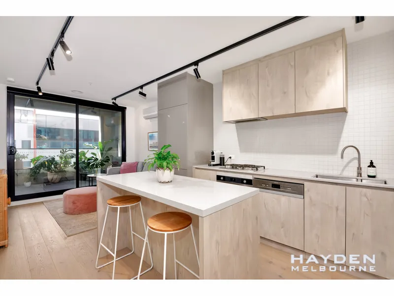 Stunning Two Bedroom Apartment 6 MONTH LEASE ONLY