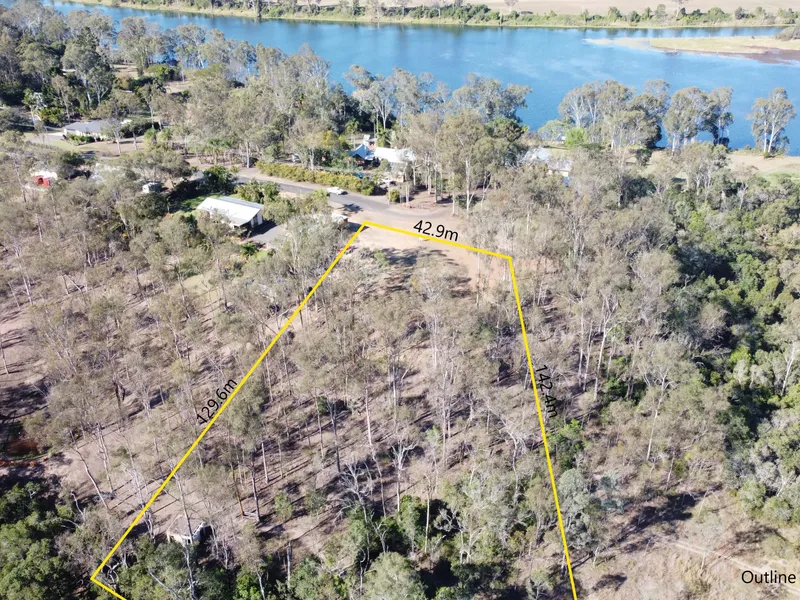 RIVER VIEWS! 7,865m2 Block - Just 15 Mins To Town!